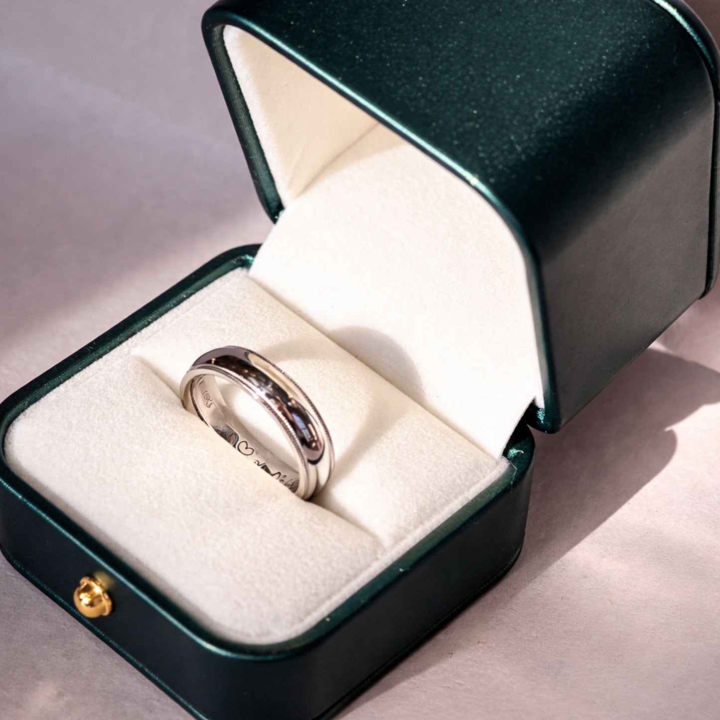 18K White Gold 6mm Man's Band